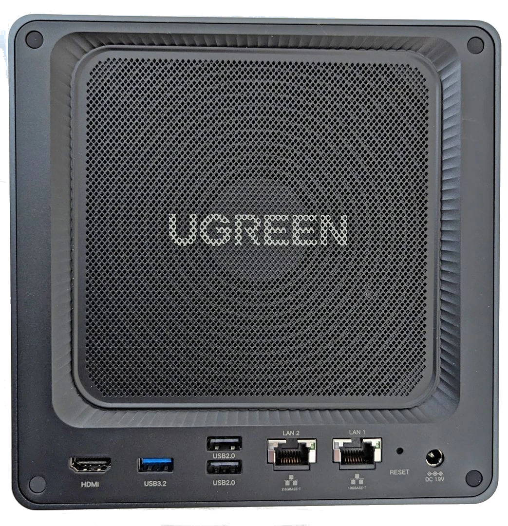 Das UGREEN DXP4800 2-Bay NAS - Ansicht von hinten.
